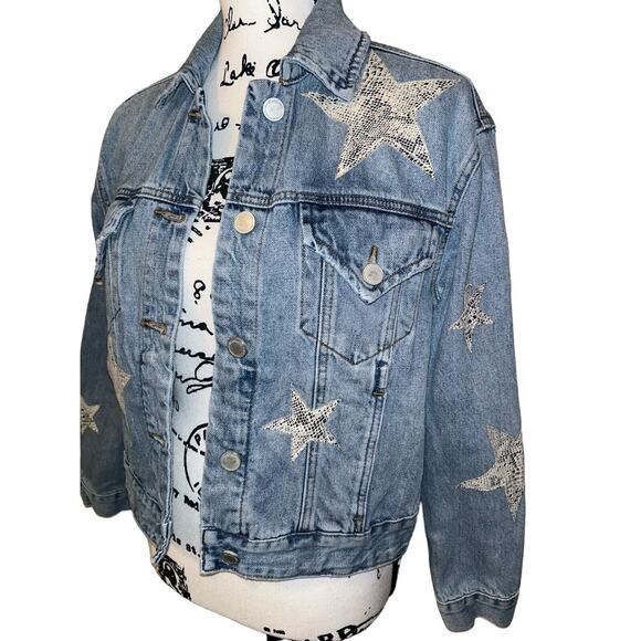 BLANK NYC Denim Jean Jacket Light Wash Faux Leather Star Patch Snakeskin Size XS - Picture 2 of 8